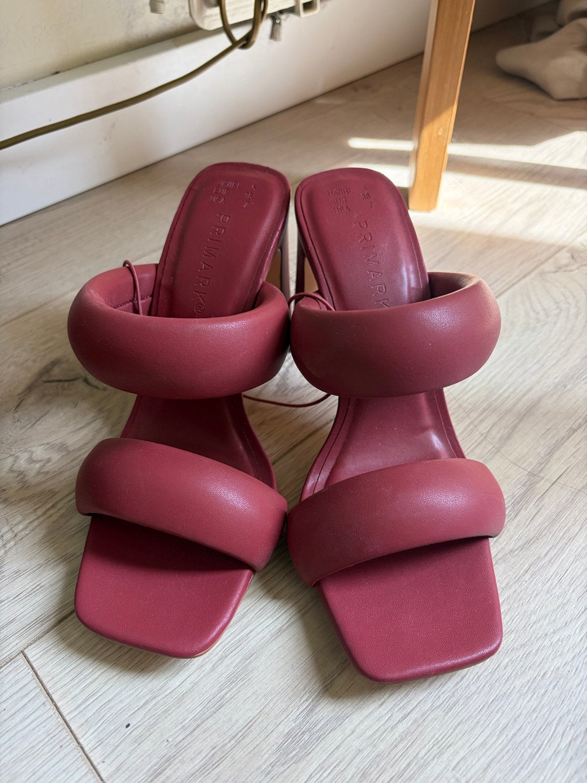 Nieuwe Primark muiltjes met hak - Maat 38, Ophalen of Verzenden, Nieuw, Rood, Sandalen of Muiltjes