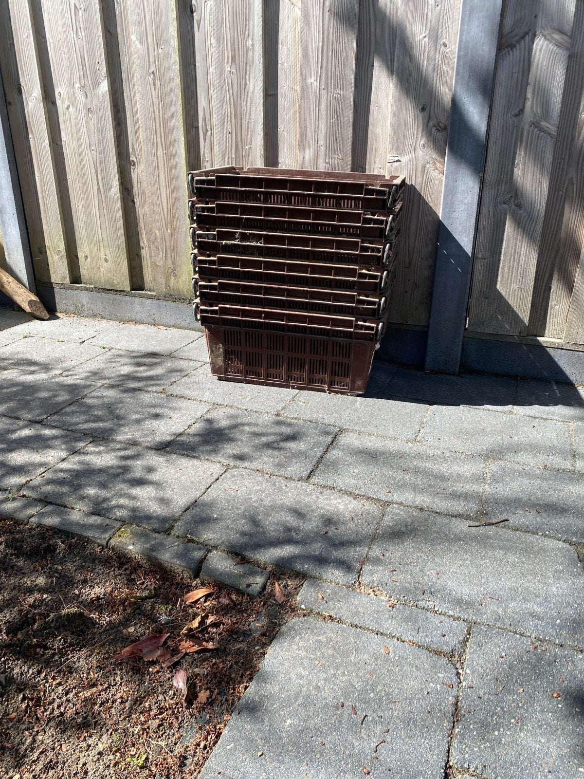 7 x Stevige bruine kratten voor opslag of transport, Ophalen, Kunststof, Gebruikt, Minder dan 50 cm