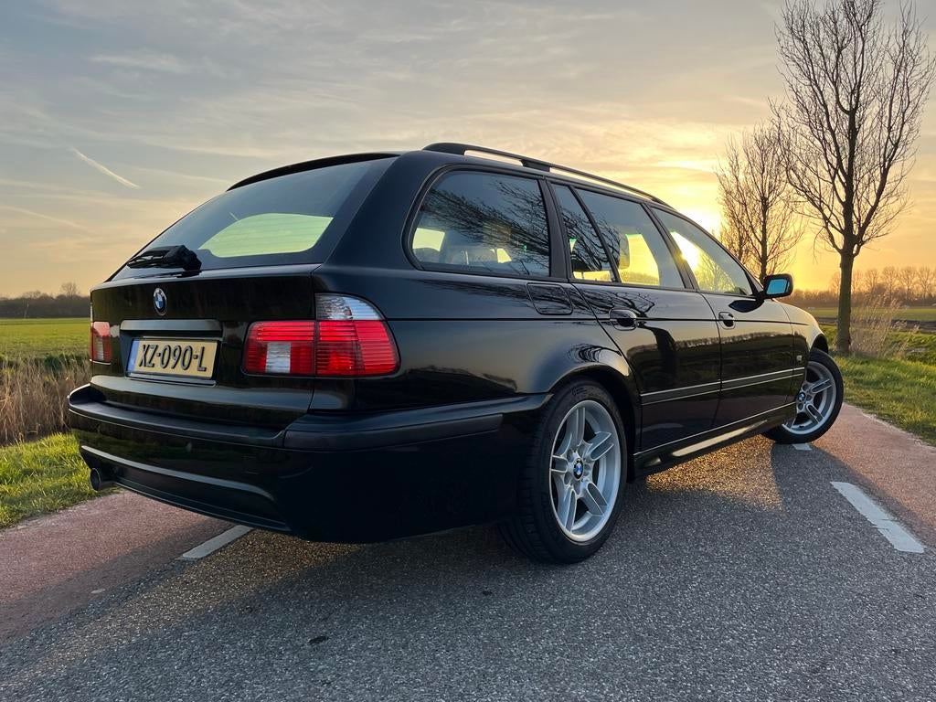 BMW E39 520i Touring M-sport 2002, Auto's, BMW, Achterwielaandrijving, Zwart, Zwart, Stationwagon