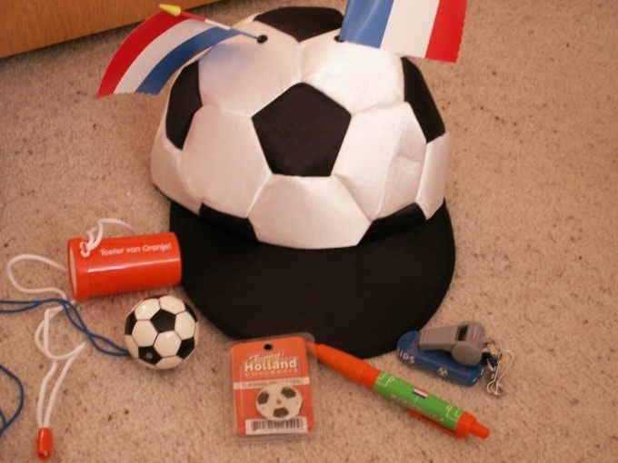ORANJE fan artikelen NL- F hoed oranjetoeter fluitje pin pen, Ophalen of Verzenden, Nieuw, Verjaardag