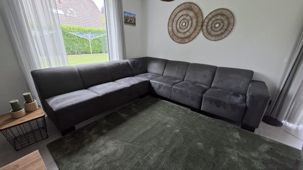 Grote grijze hoekbank, zo goed als nieuw, Huis en Inrichting, Banken | Bankstellen, 250 tot 300 cm, Modern en comfortabel, Hoekbank