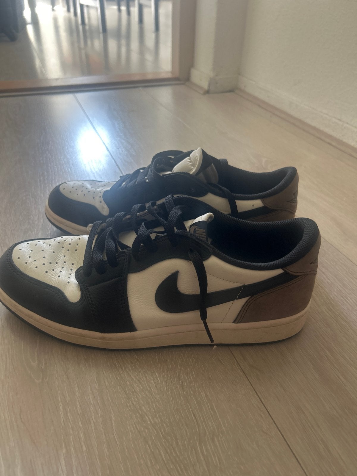 Nike Air Jordan 1 Low - Zwart, Wit, Bruin maat euro45, Ophalen of Verzenden, Gedragen, Zwart, Sneakers of Gympen