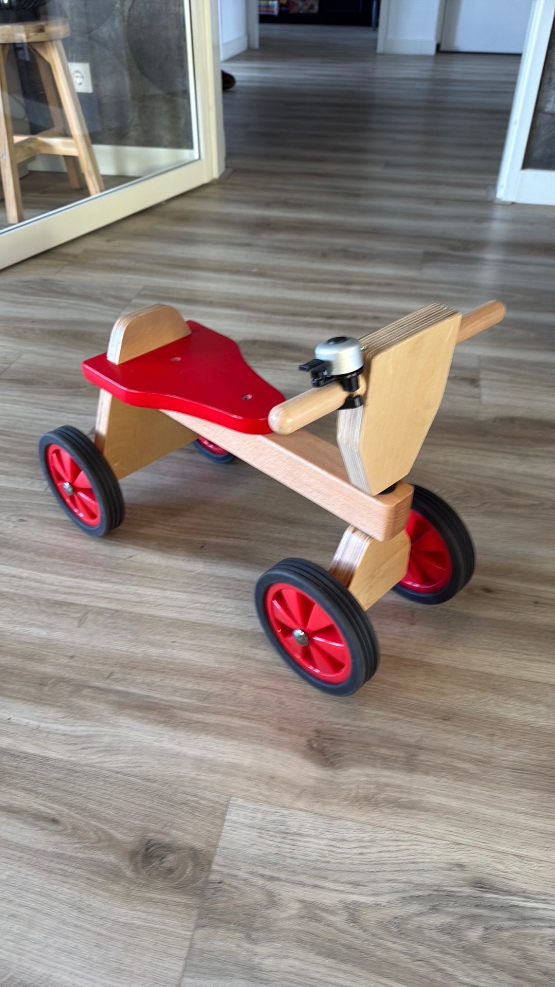 Houten loopfiets voor peuter, Kinderen en Baby's, Speelgoed | Buiten | Voertuigen en Loopfietsen, Ophalen, Zo goed als nieuw, Loopfiets