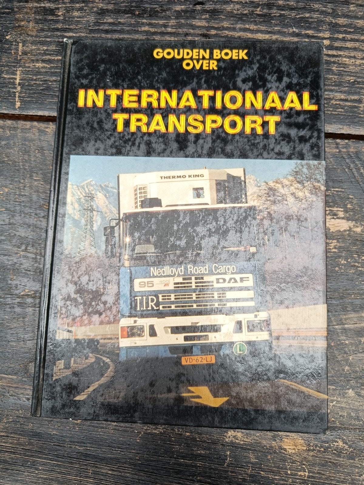 Gouden Boek Over Internationaal Transport - Jan Dronkers, Boeken, Ophalen of Verzenden, Gelezen, Jan Dronkers, Vrachtwagen