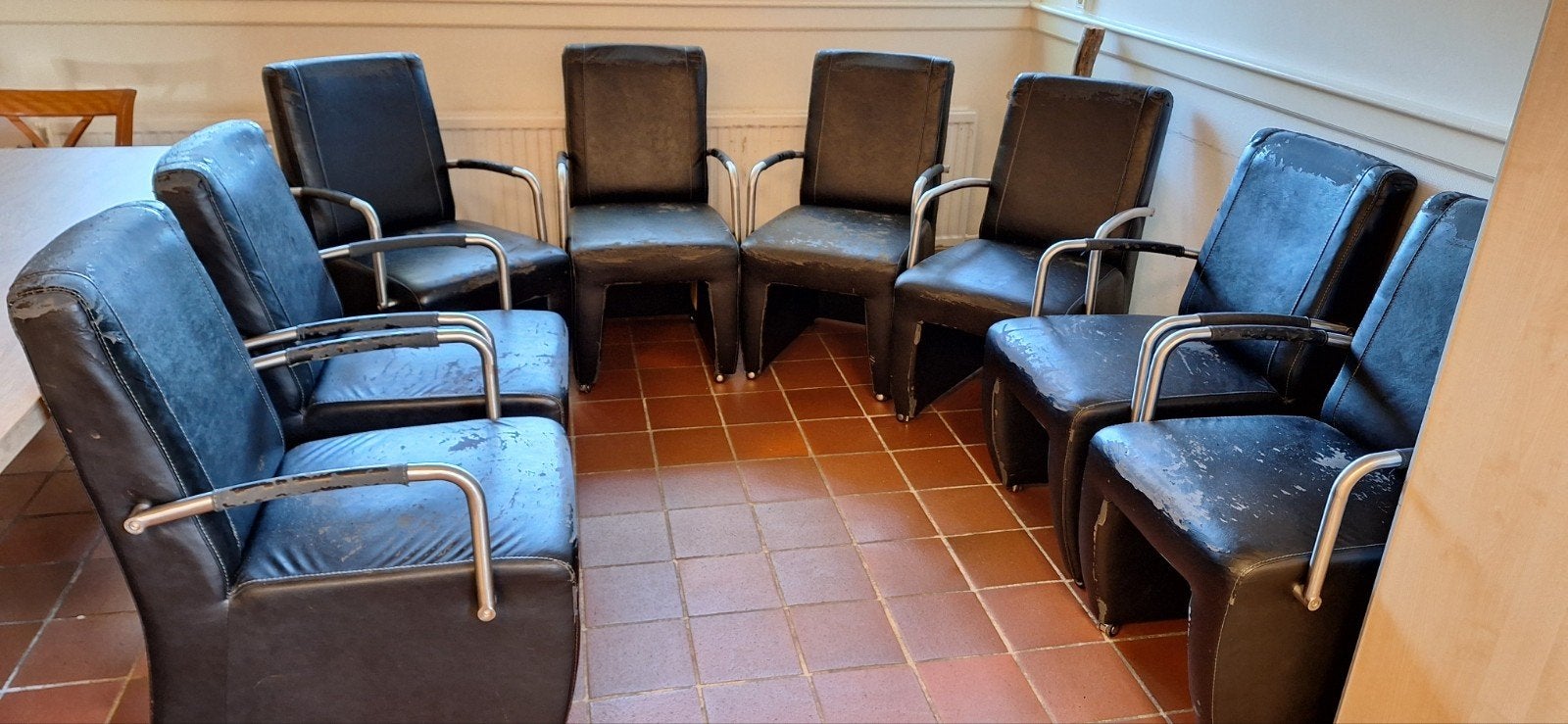 GRATIS: 13 stoelen met armleuningen, Huis en Inrichting, Ophalen, Gebruikt, Zwart, Vijf, Zes of meer stoelen