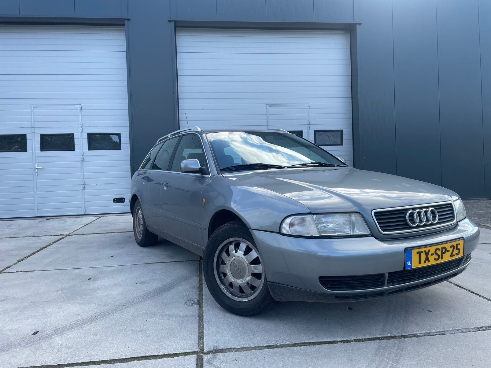 Audi A4 1.8 Avant 20V 92KW 1998 Grijs, Voorwielaandrijving, 125 pk, Zwart, 4 cilinders