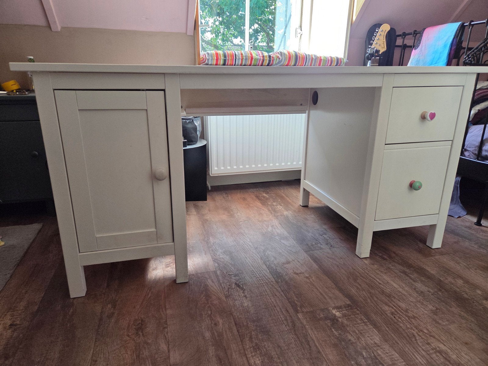 IKEA Hemnes Bureau - Zeer Nette Staat, Huis en Inrichting, Bureaus, Ophalen, Met lades, Gebruikt, Hout