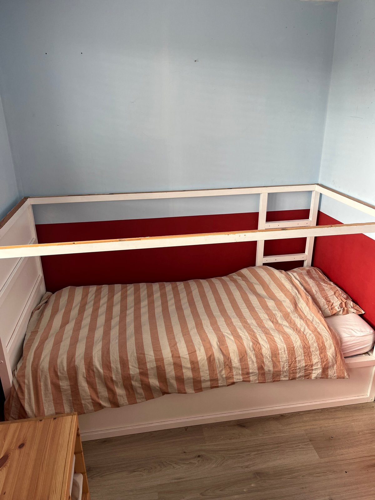IKEA KURA halfhoogslaper wit grenen 90x200 cm, Kinderen en Baby's, 85 tot 100 cm, Gebruikt, Ophalen of Verzenden, Hoogslaper of Stapelbed