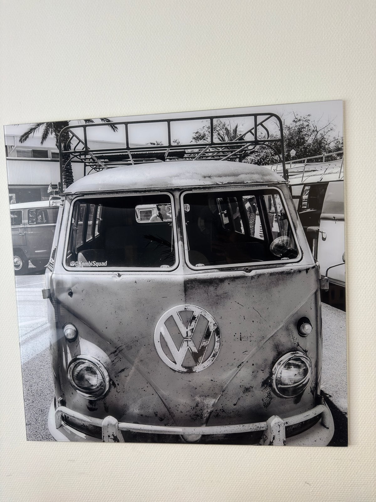 Zwart-wit foto VW busje op plexiglas, Huis en Inrichting, Ophalen, Zo goed als nieuw, 75 tot 100 cm, Foto of Poster