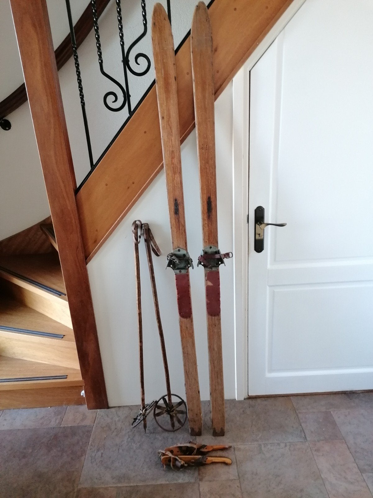 Vintage houten ski's met stokken, Sport en Fitness, 160 tot 180 cm, Gebruikt, Ski's, Ophalen