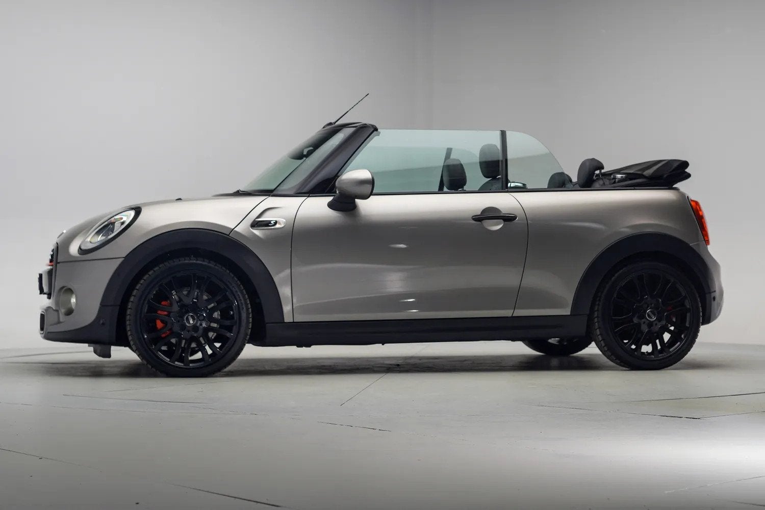 MINI Cabrio 2.0 Cooper S Chili Serious Business Aut. [ HUD H, Auto's, Mini, Automaat, 1998 cc, Gebruikt, Cabriolet