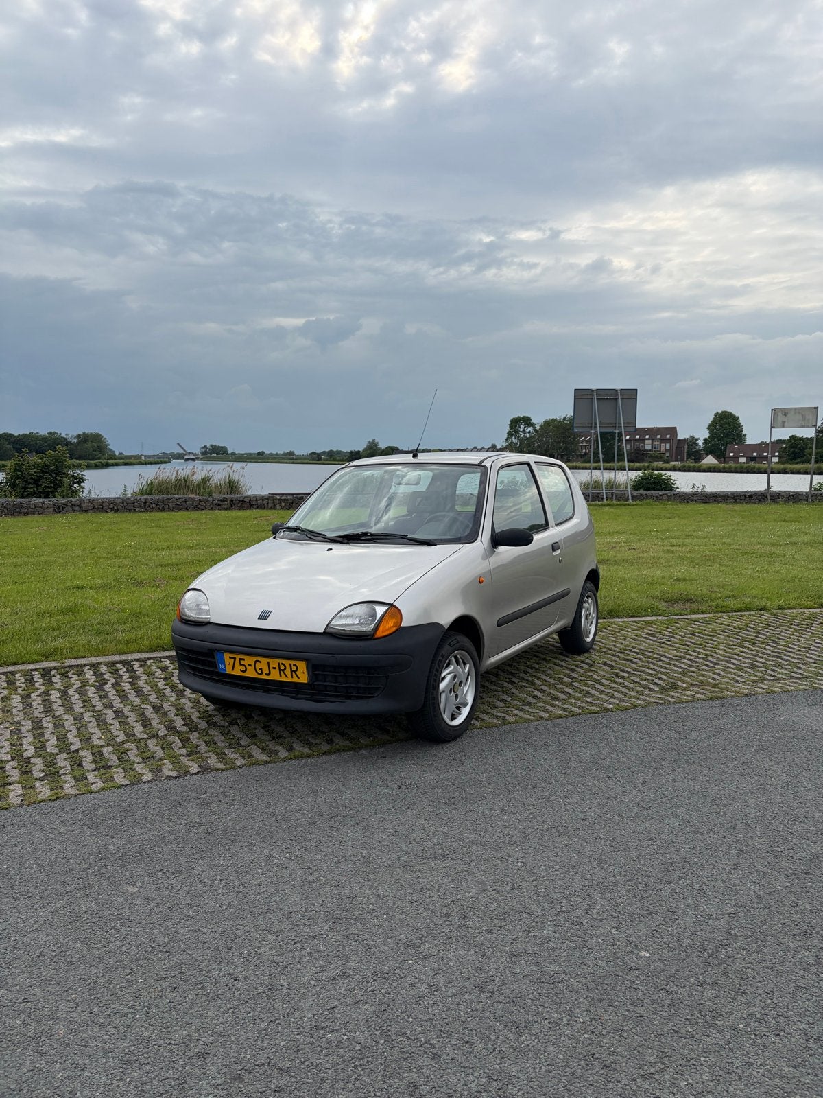 Fiat Seicento – Zuinig stadsautootje met lage kilometerstand, Auto's, Voorwielaandrijving, Origineel Nederlands, 400 kg, Handgeschakeld