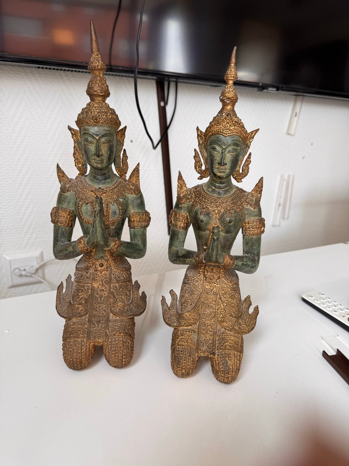 Set van 2 Thaise Boeddha beelden - Groen en Goud, Ophalen of Verzenden, Handgemaakt, 20 - 50 cm, Beeld