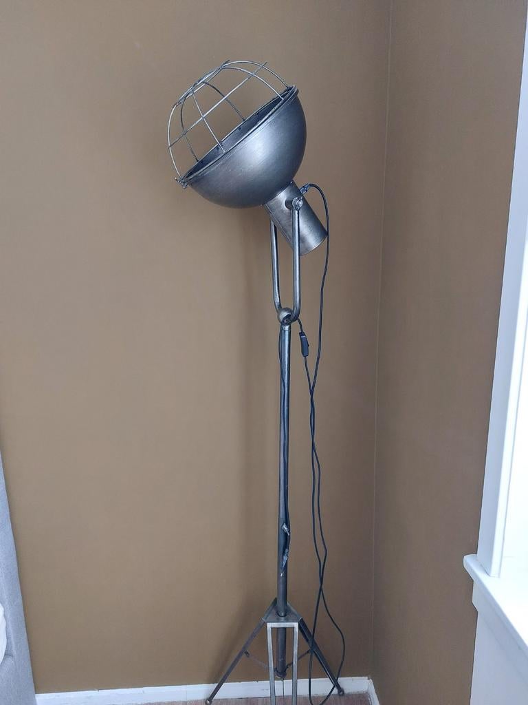 Staande industriële lamp Woonexpress., Huis en Inrichting, Lampen | Vloerlampen, Ophalen, 150 tot 200 cm