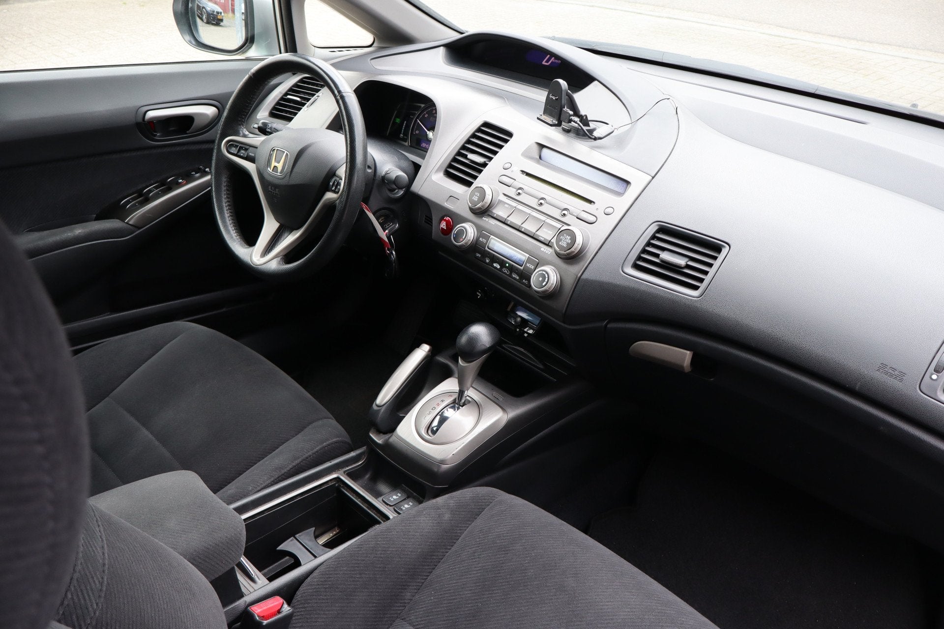 Honda Civic 1.3 Hybrid Automaat/NL Auto/Stoelverwarming/Crui, Auto's, Stof, Gebruikt, Zwart, Origineel Nederlands