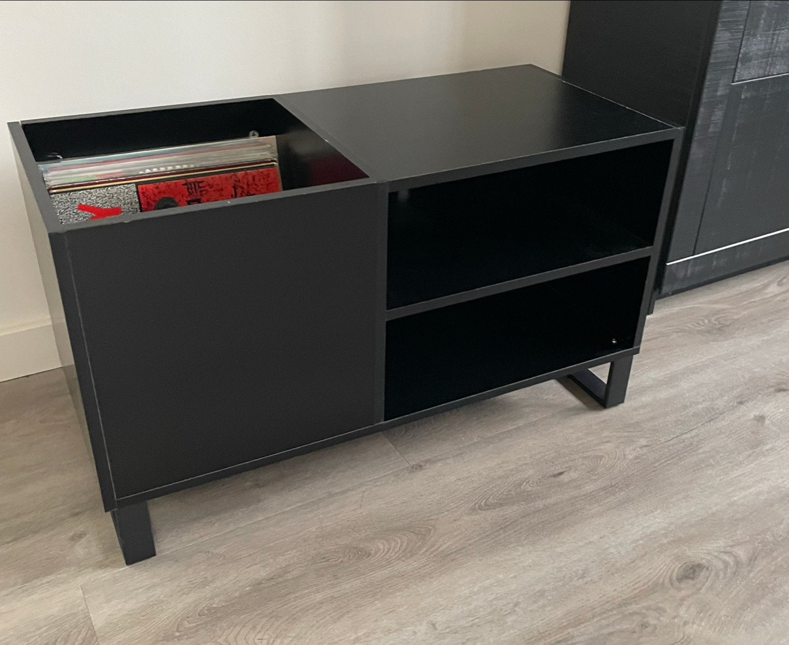 Zwart meubel voor LP's en audioapparatuur, Ophalen, Gebruikt, 25 tot 75 discs, Hout