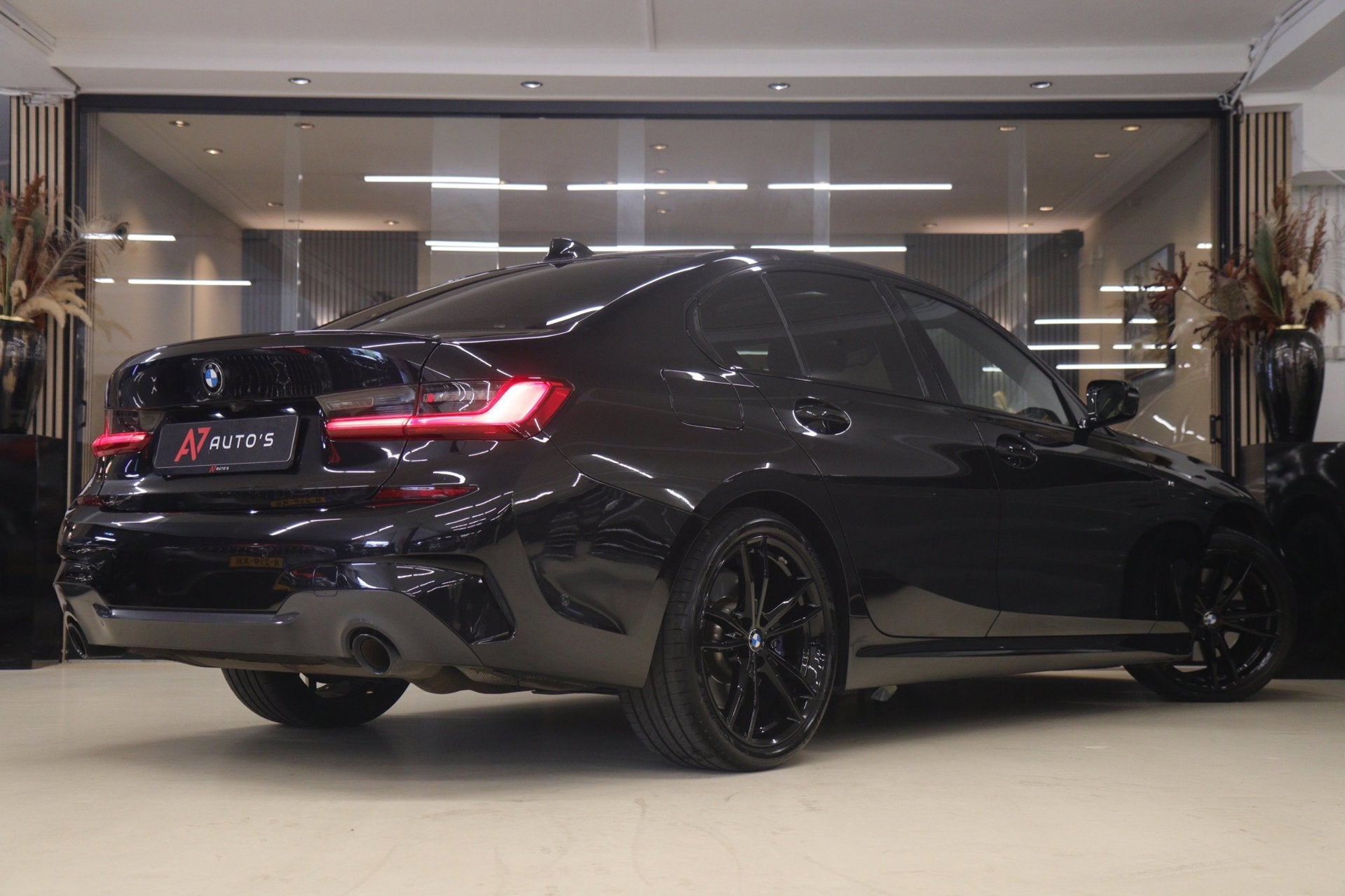 BMW 3-serie 330i High Executive PANO/CARPLAY/SFEER/HK/HUD/VO, Auto's, Automaat, 1998 cc, 4 cilinders, 259 pk