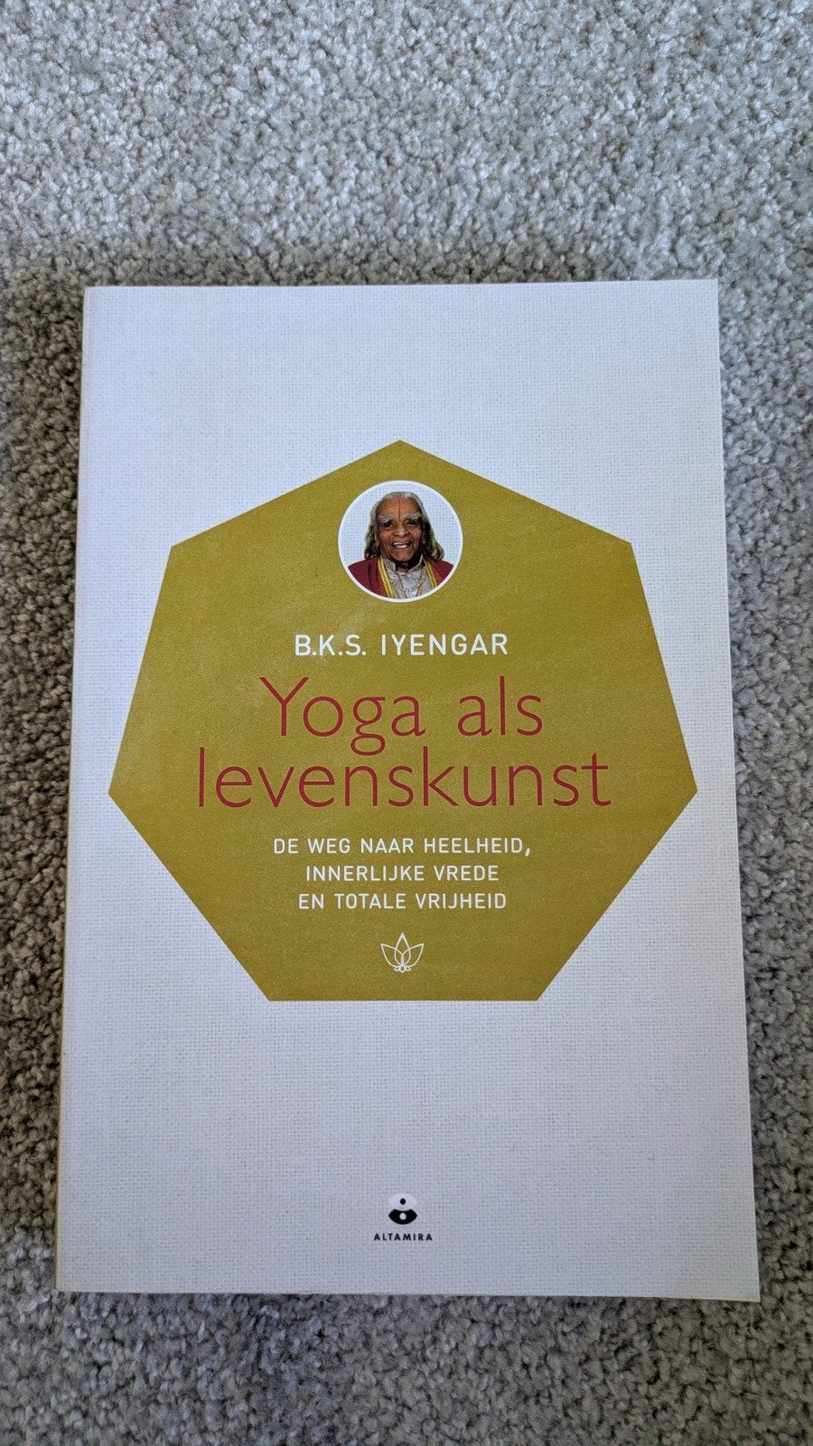 Yoga als levenskunst - B.K.S. Iyengar, B.K.S. Iyengar, Ophalen of Verzenden, Zo goed als nieuw, Gezondheid en Conditie