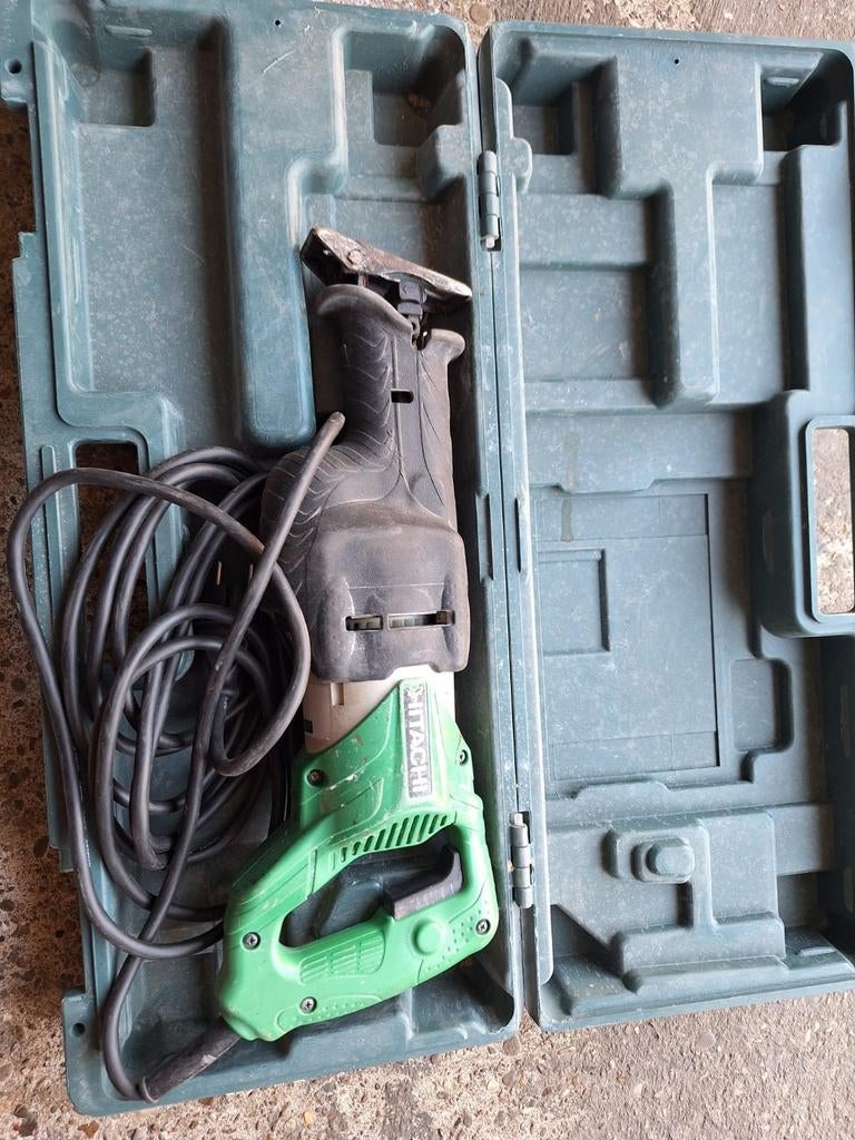 Hitachi reciprozaag cr13v2 1010W
Goedwerkende zaag in koffer, Ophalen of Verzenden, 600 tot 1200 watt, Reciprozaag, 70 mm of meer