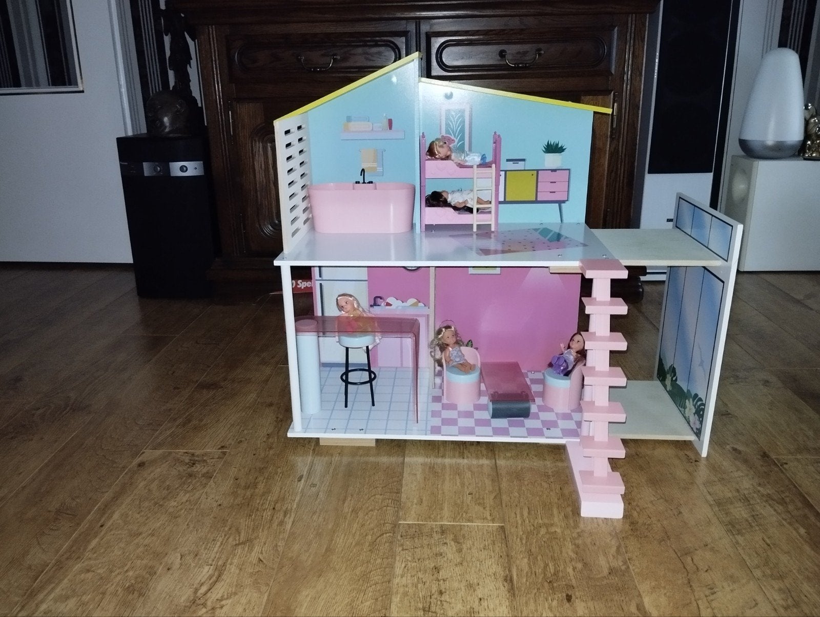 leuk poppenhuis ,helikopter met poppen ,scooter met pop, Ophalen, Zo goed als nieuw, Poppenhuis