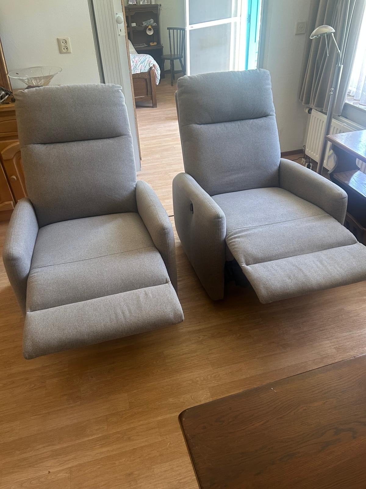 2x Jysk VONSILD elektrische fauteuils - zgan, Ophalen, Twee, Modern, Comfort, Zo goed als nieuw