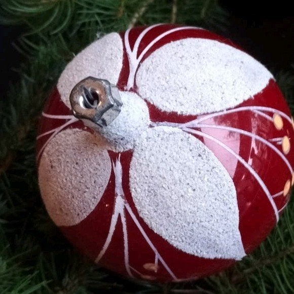 oude kerstbal rood gedecoreerd., Ophalen of Verzenden
