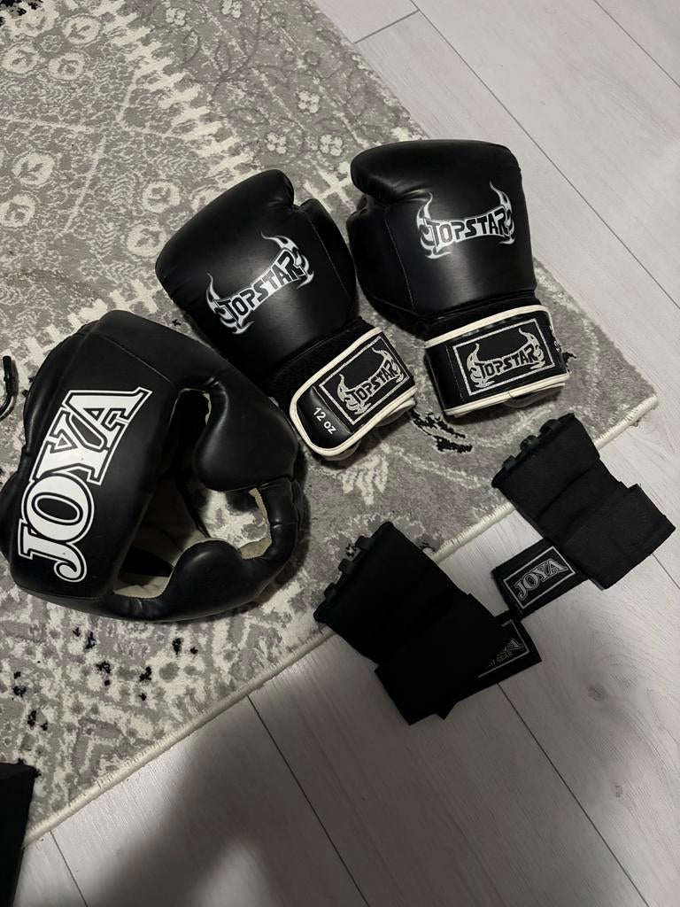 Boksset: Bokshandschoenen, Hoofdbeschermer & Bandages, Sport en Fitness, Ophalen of Verzenden, Zo goed als nieuw, Bokshandschoenen