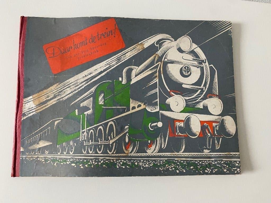 Daar komt de trein - een prachtig spoorwegprentenboek 1948, Ophalen of Verzenden, Gelezen, Prentenboek