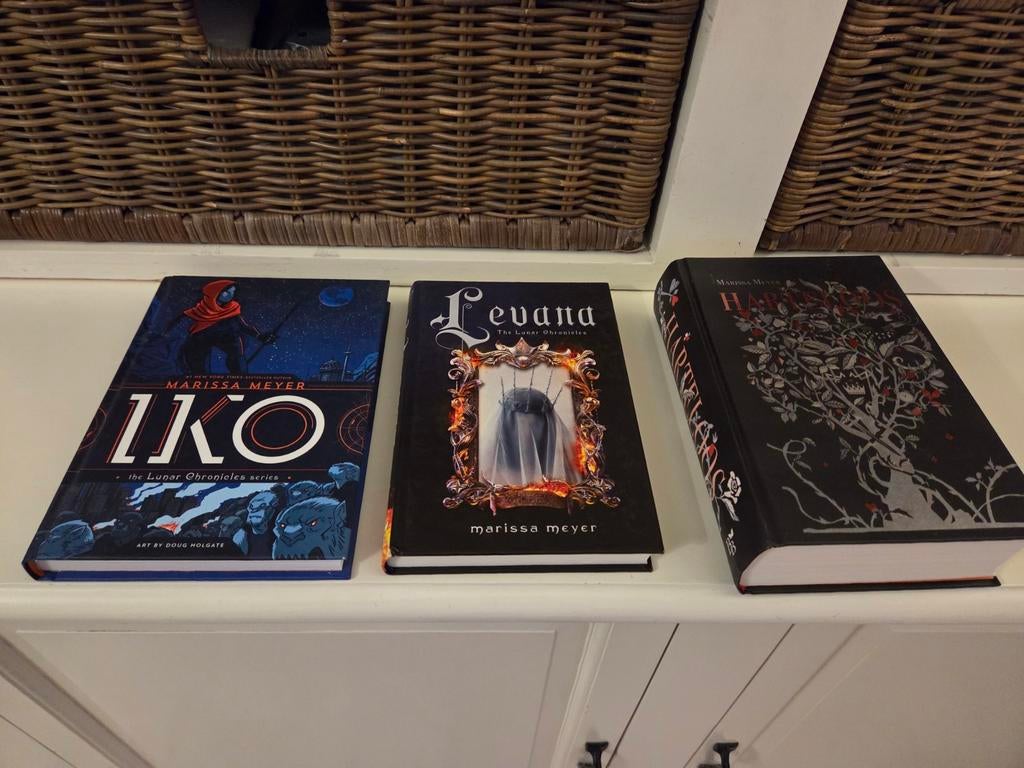 Marissa Meyer - 3 boeken, Boeken, Fantasy, Ophalen of Verzenden, Gelezen