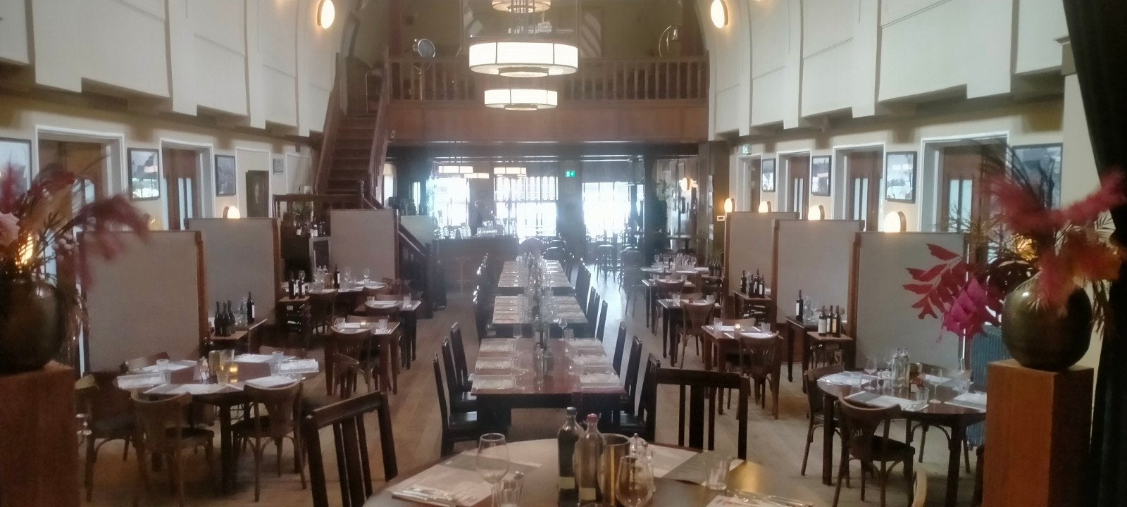 Restaurant Courzand: Ruime horecagelegenheid met zalen, Diensten en Vakmensen, Groepsuitjes en Personeelsfeesten