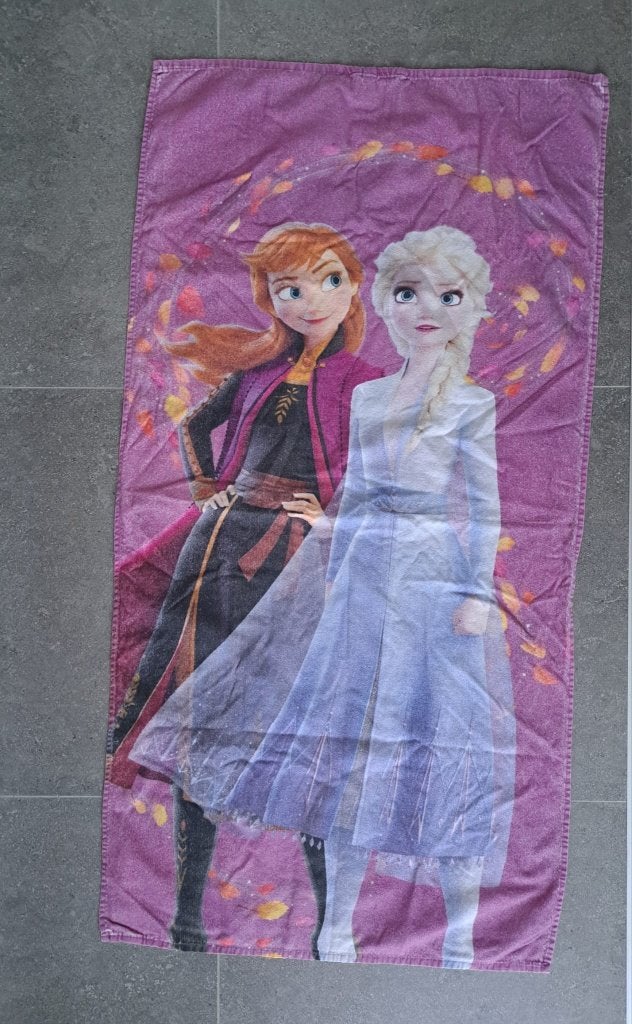 Disney Frozen handdoek - Anna en Elsa, Ophalen of Verzenden, Overige figuren, Gebruikt, Kleding of Textiel