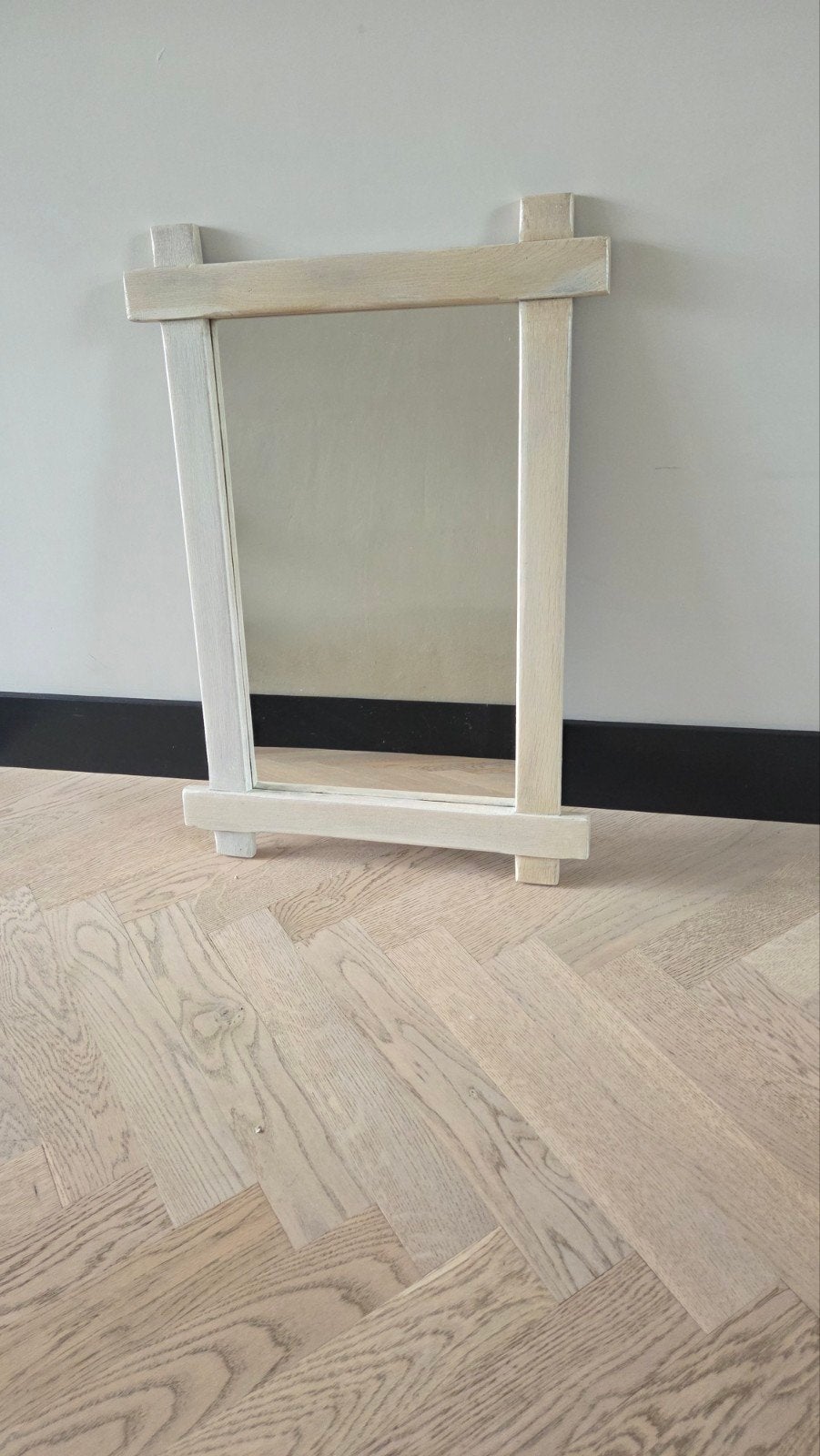 Unieke houten spiegel met speels design, Antiek en Kunst, Ophalen, Rechthoekig, 50 tot 100 cm, Minder dan 100 cm