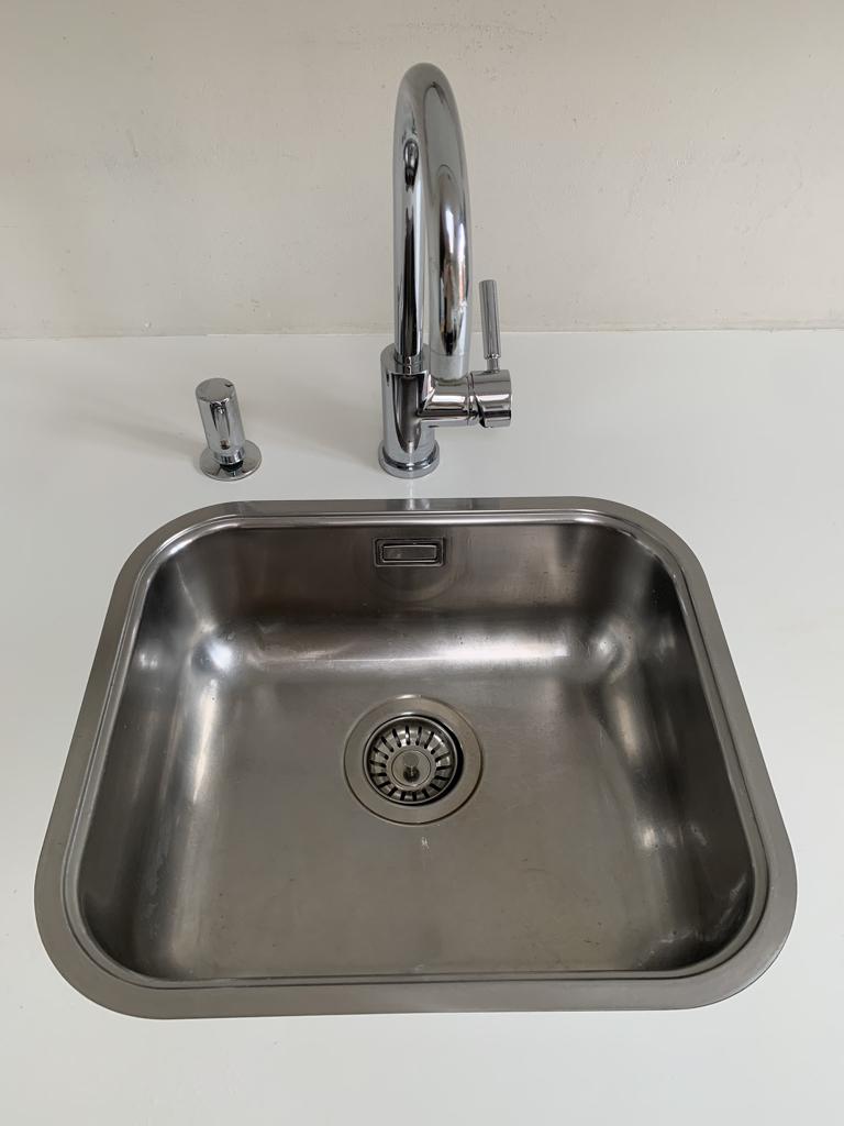 Aanrechtblad met keukenkraan, zeeppomp en spoelbak te koop, Huis en Inrichting, Ophalen, Gebruikt, 200 cm of meer, Minder dan 100 cm