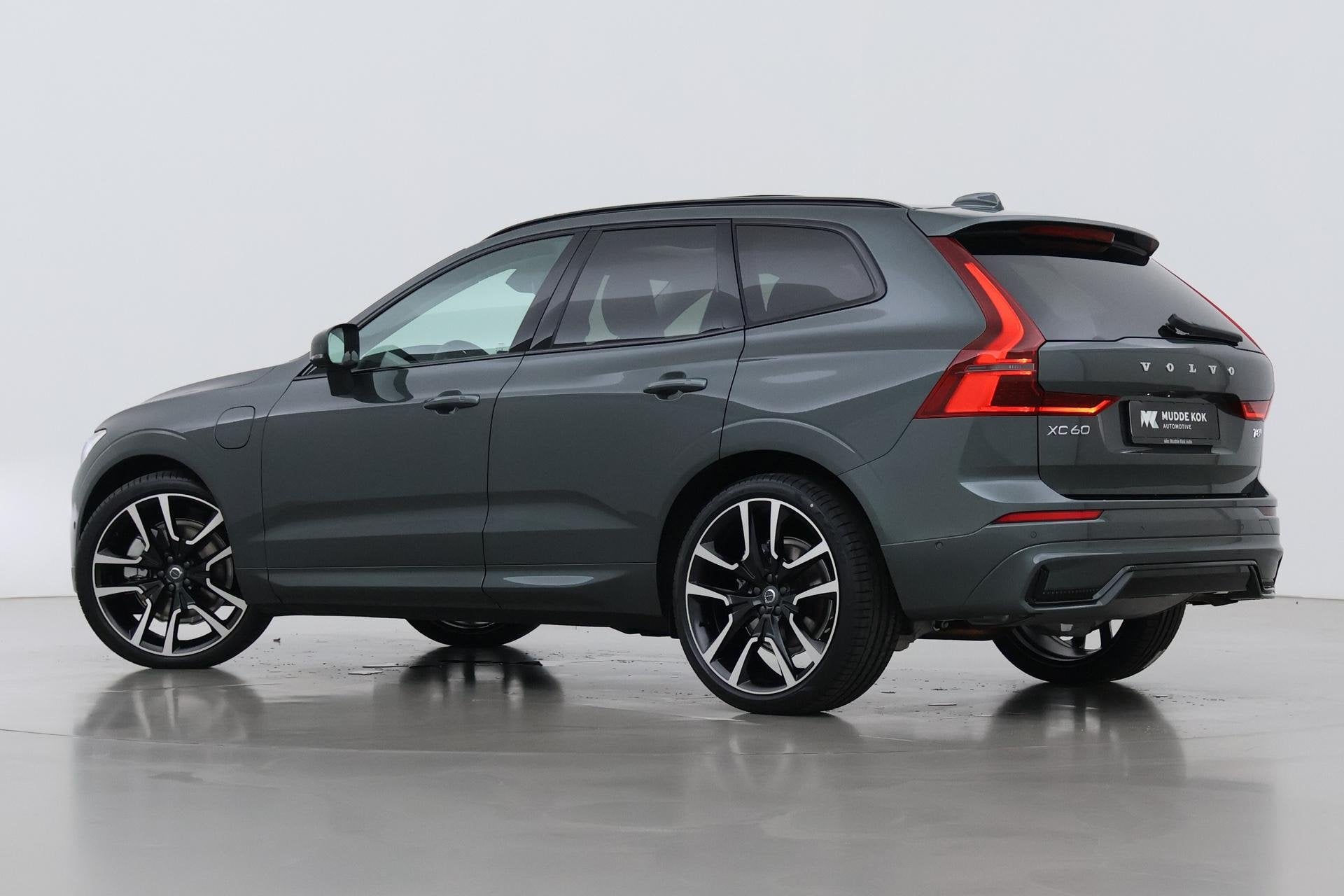 Volvo XC60 T8 Ultra Dark | Luchtvering | 22 Inch | Harman/Ka, Automaat, Gebruikt, Euro 6, 4 cilinders