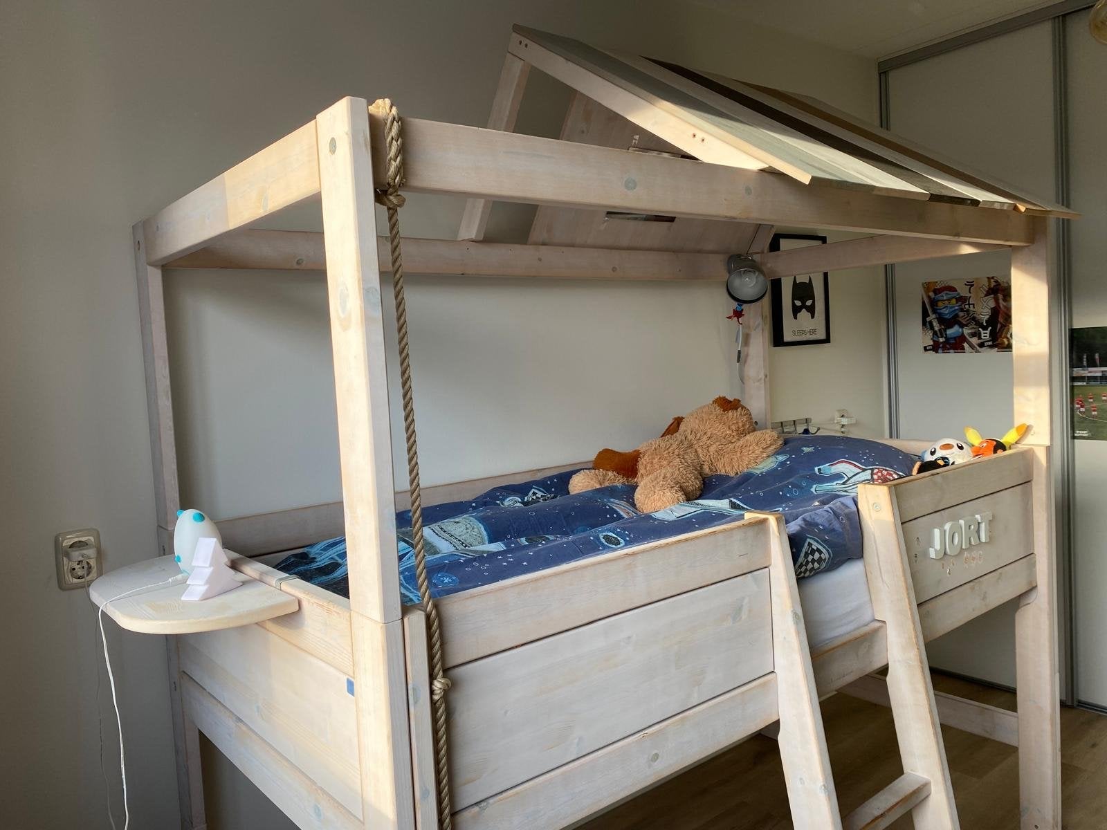 Houten hoogslaper met dak en touw, Ophalen, 85 tot 100 cm, Gebruikt, Hoogslaper of Stapelbed