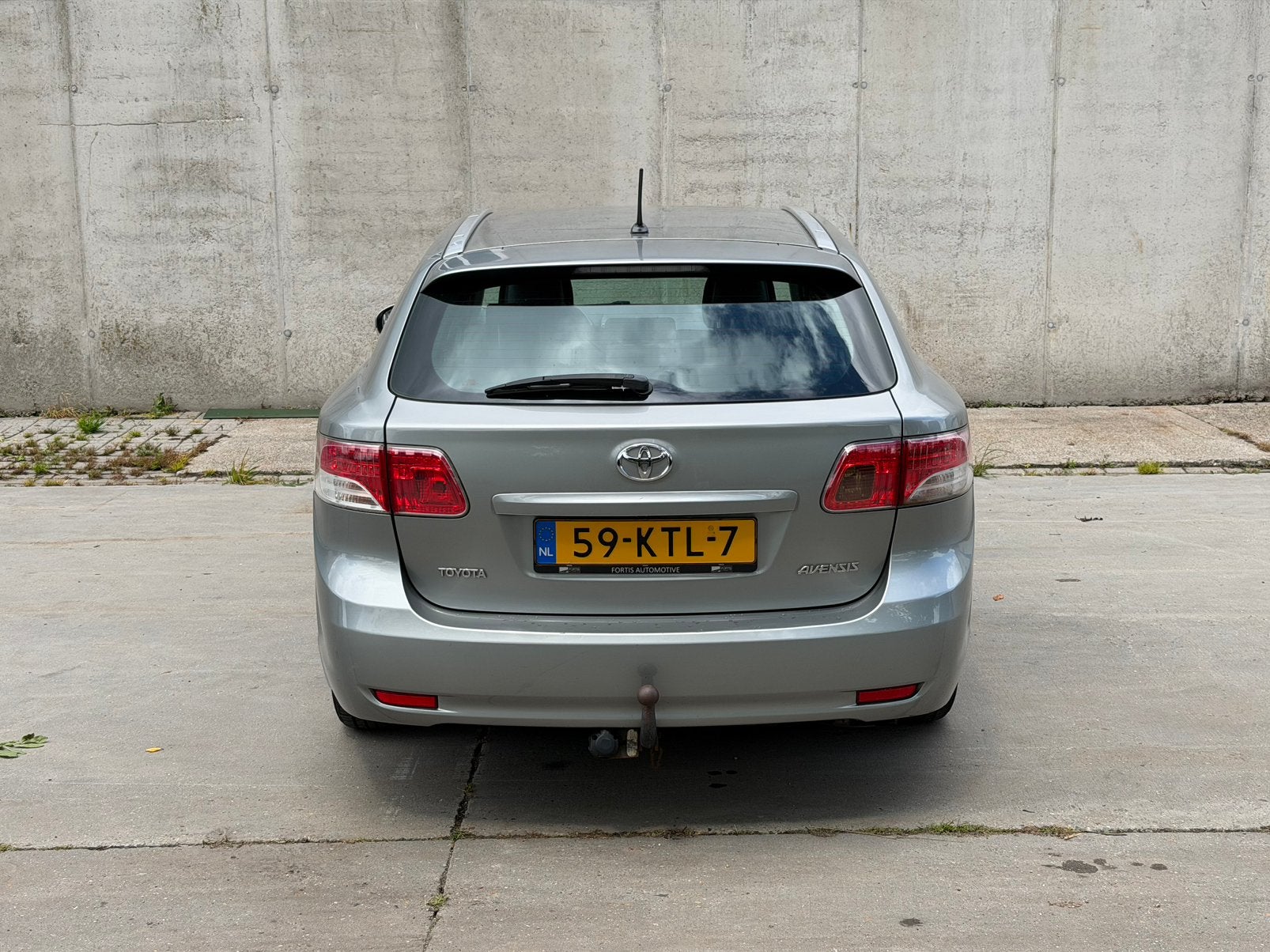 Toyota Avensis 1.8 16V Vvt-i Wagon 2010 Greige metalic, Voorwielaandrijving, Avensis, Zwart, 4 cilinders