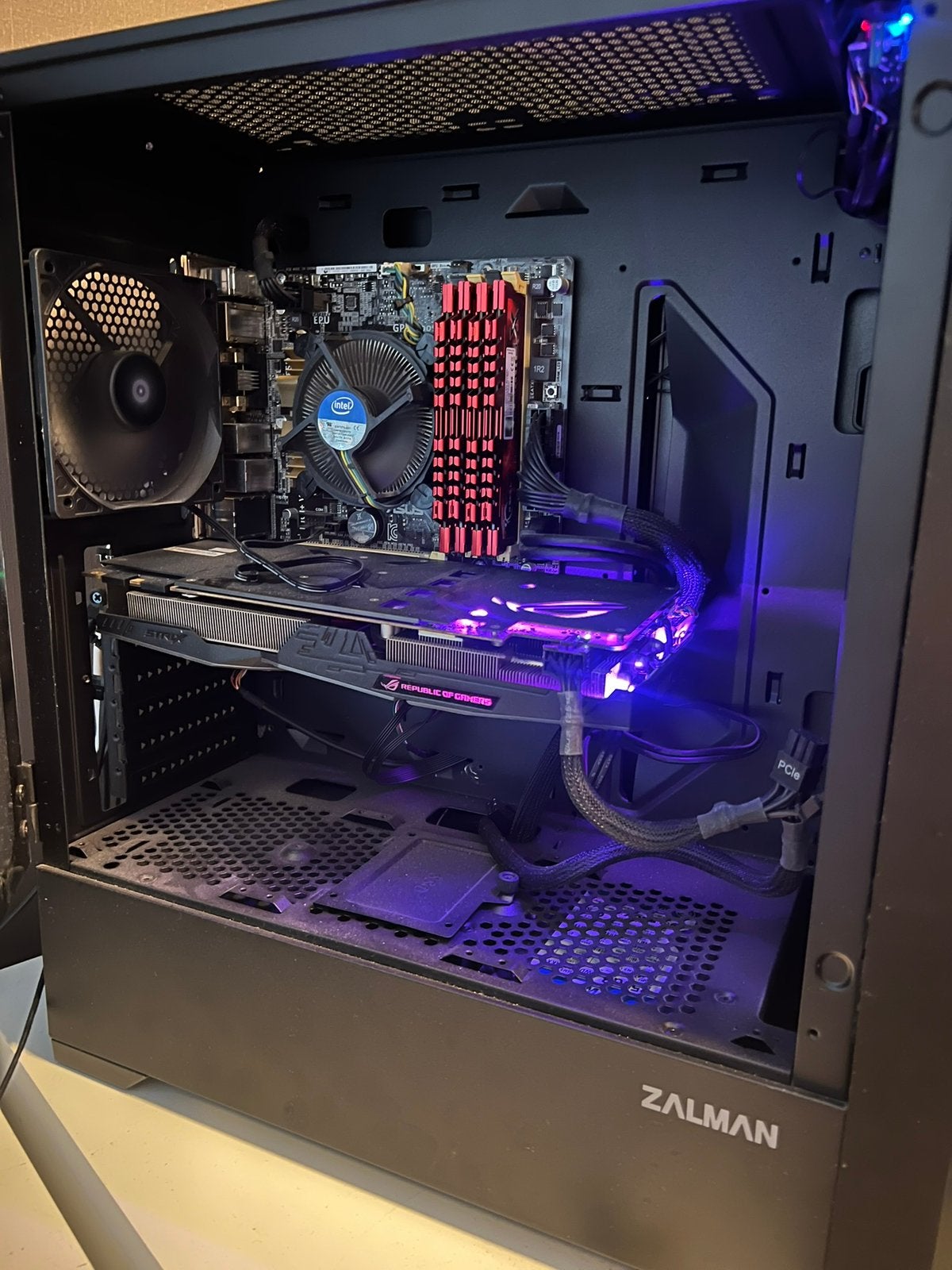 Gaming Pc, Computers en Software, Desktop Pc's, Ophalen, Zo goed als nieuw, Gaming, SSD