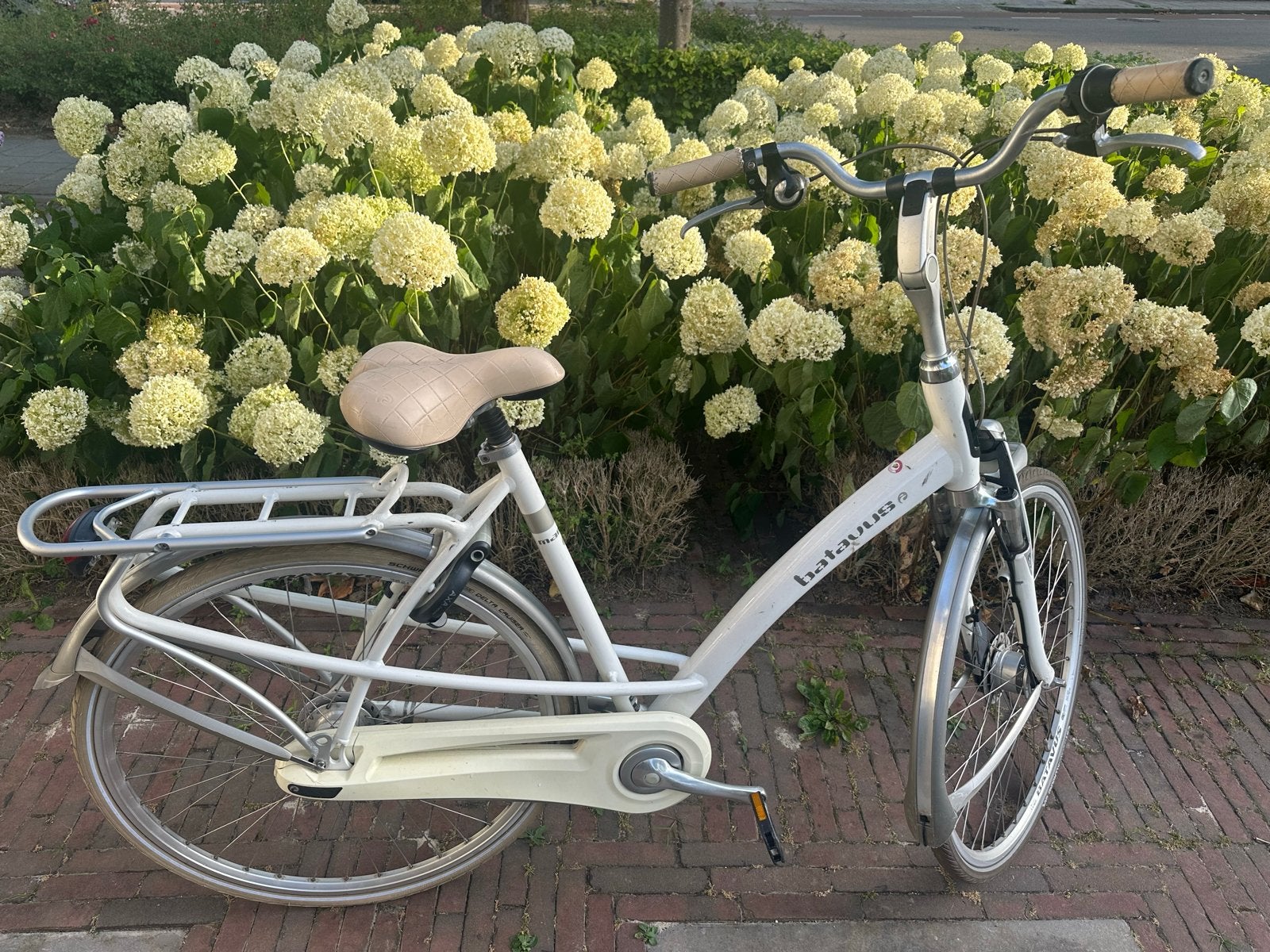 Batavus Damesfiets - Wit, Zo goed als nieuw, Fietsen en Brommers, Fietsen | Dames | Damesfietsen, Ophalen, Gebruikt, Batavus, Versnellingen
