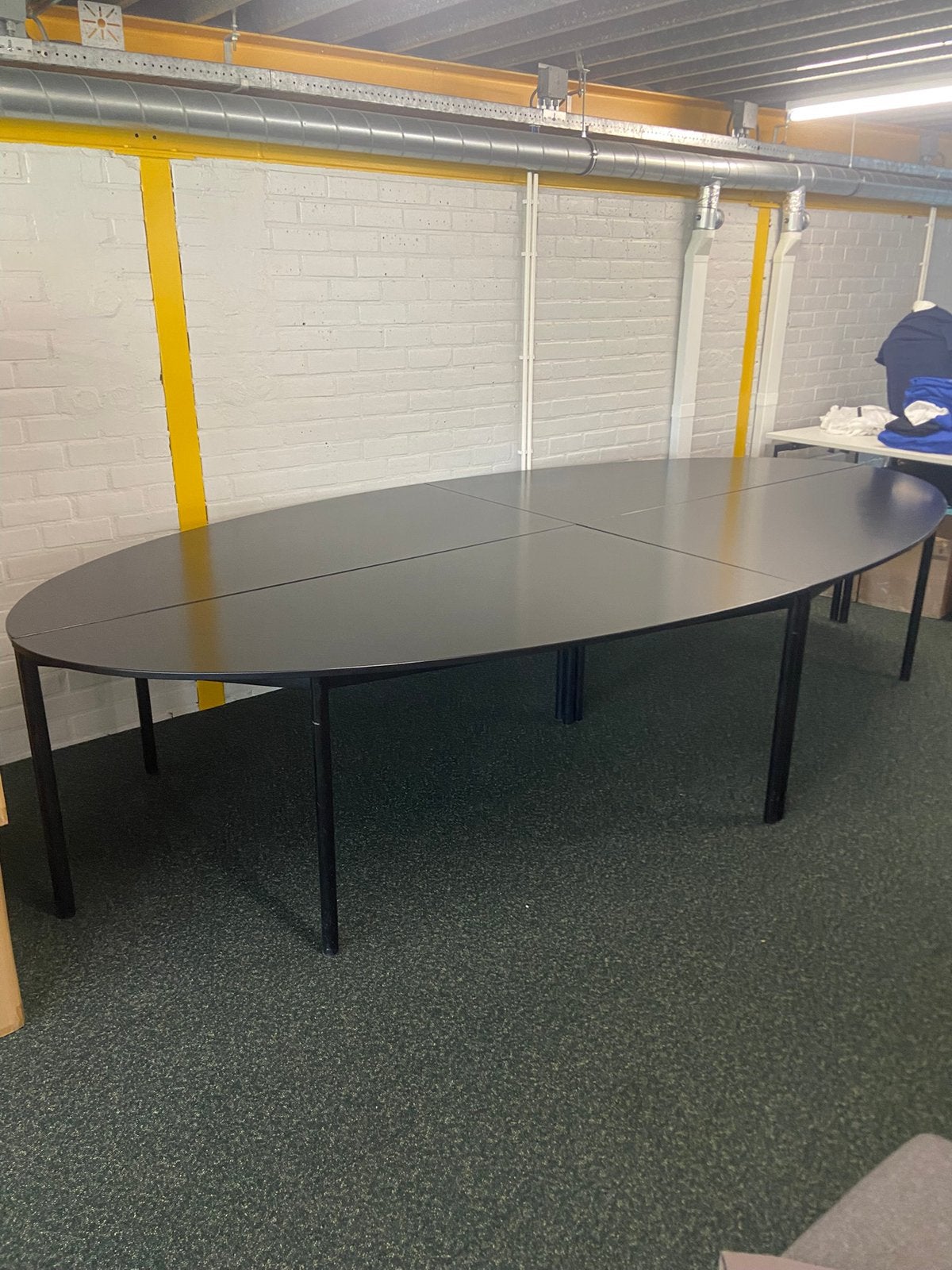 Grote tafel, vergadertafel, Ophalen, 150 tot 200 cm, 200 cm of meer, Zo goed als nieuw