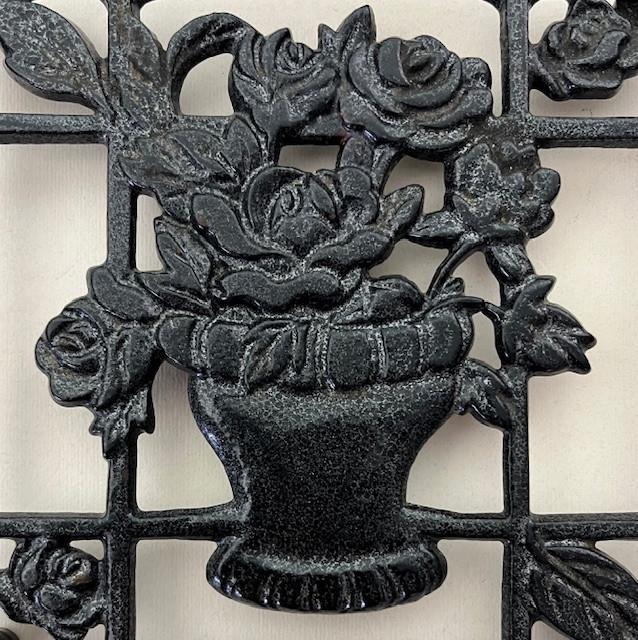 Vintage Franse gietijzeren onderzetter met rozen, Huis en Inrichting, Woonaccessoires | Onderzetters, Ophalen of Verzenden, Gebruikt