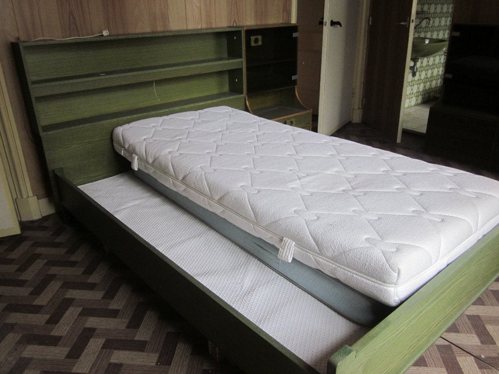 Vintage groen bed met nachtkastjes en kaptafel, Ophalen, Gebruikt, Tweepersoons, 140 cm