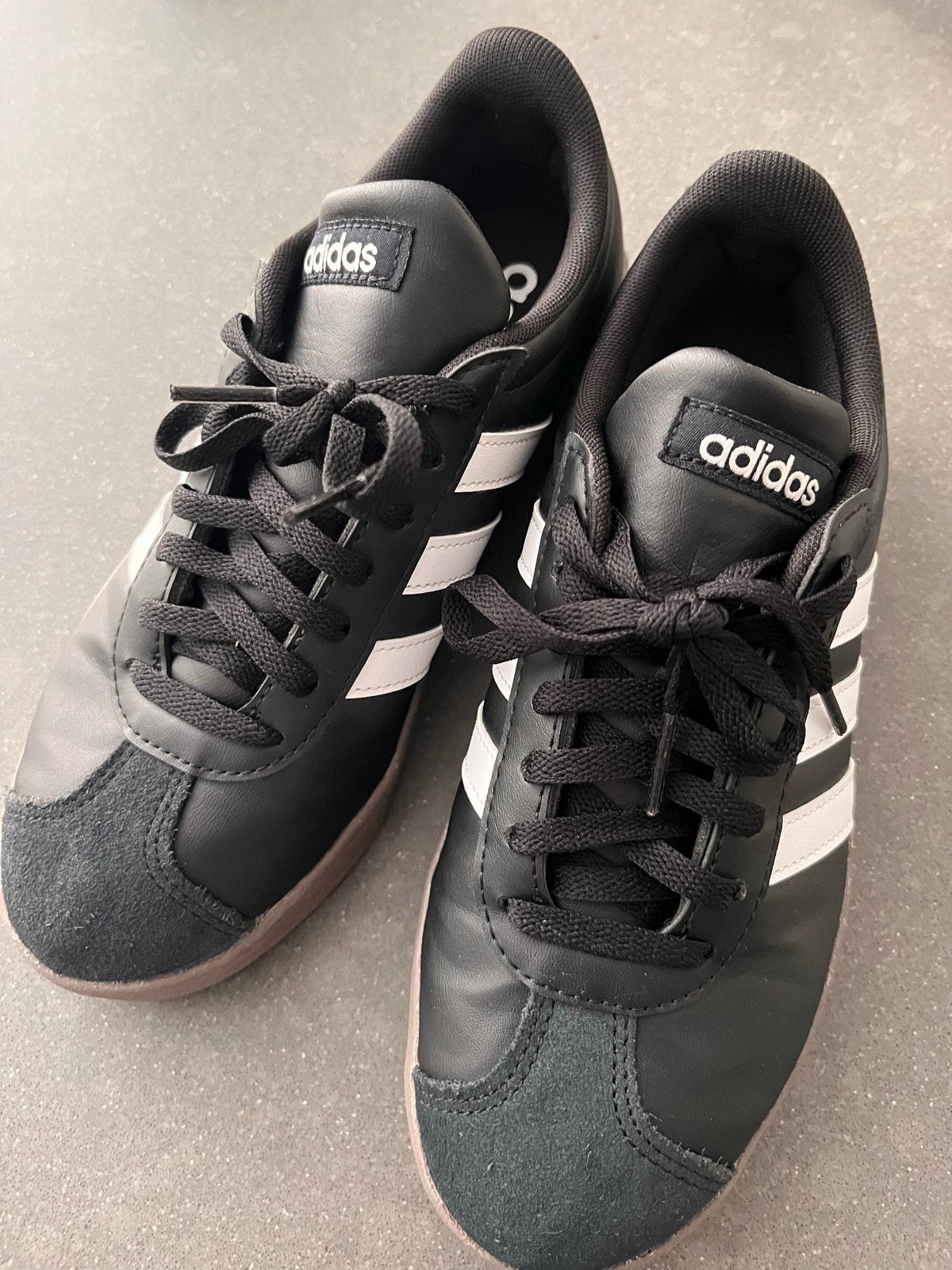 Adidas sneakers maat 37 - Zwart, Zwart, Ophalen of Verzenden, Sneakers of Gympen, Zo goed als nieuw