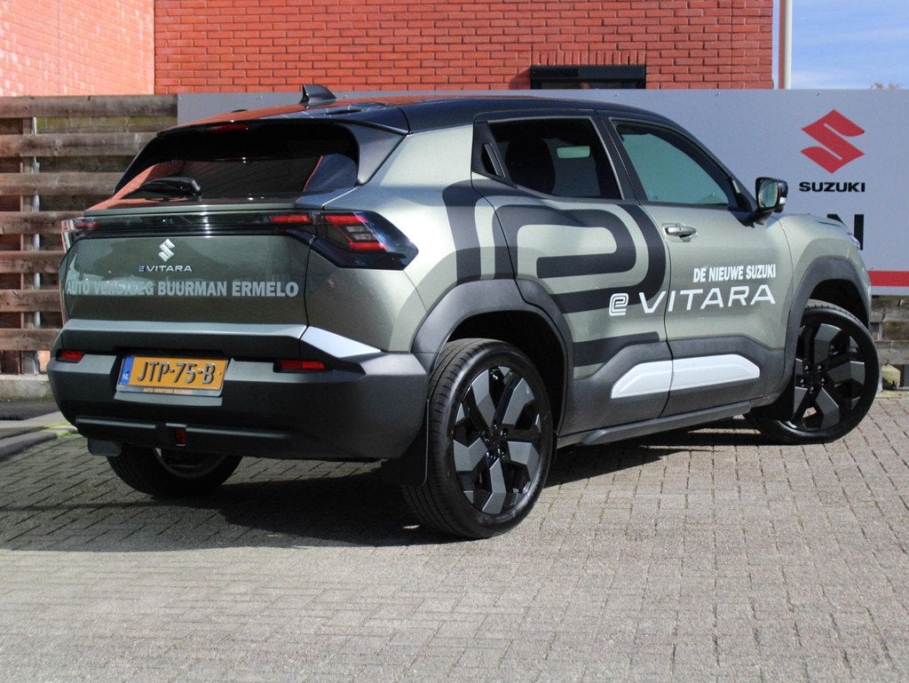 Suzuki e VITARA Style 61 kWh Elektrische Bestuurdersstoel, S, Auto's, Suzuki, 12 maanden, Gebruikt, 750 kg, 61 kWh