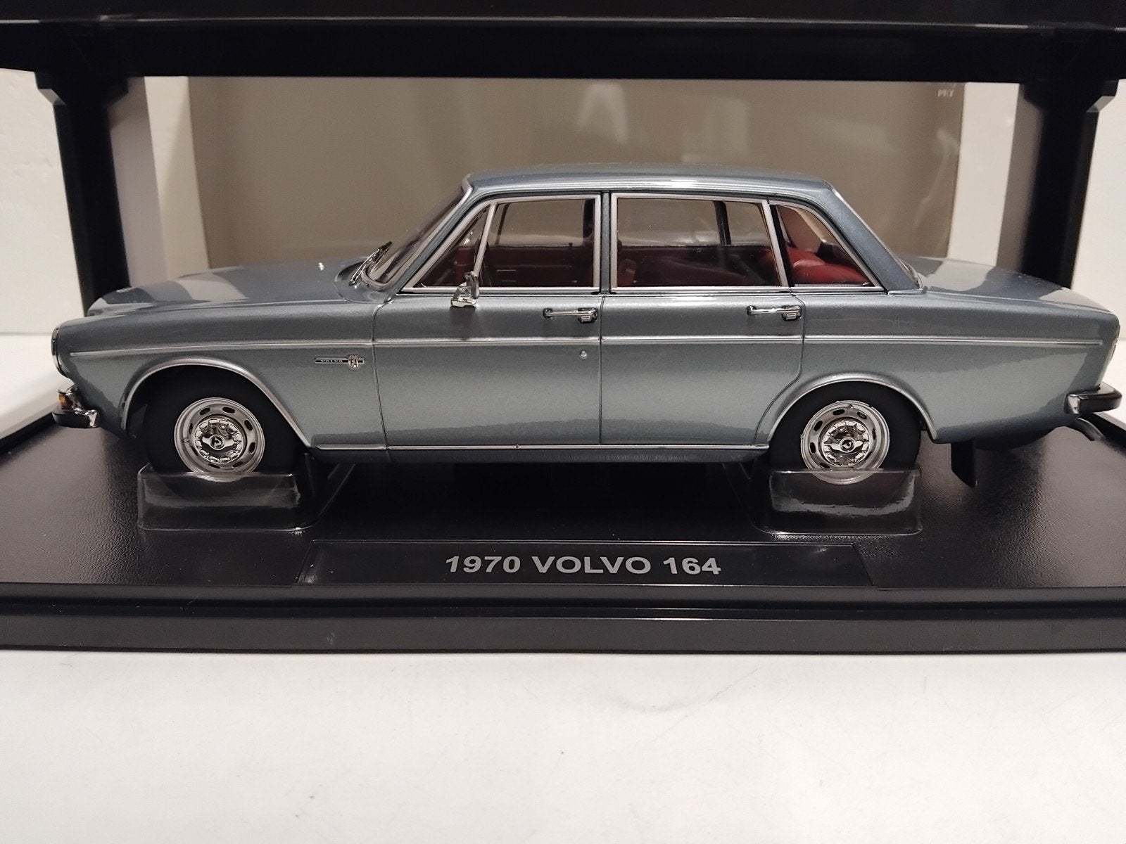 Volvo 164 sedan metallic bluegrey 1970 Trple 1:18 KRD, Ophalen of Verzenden, Zo goed als nieuw, Auto, Overige merken