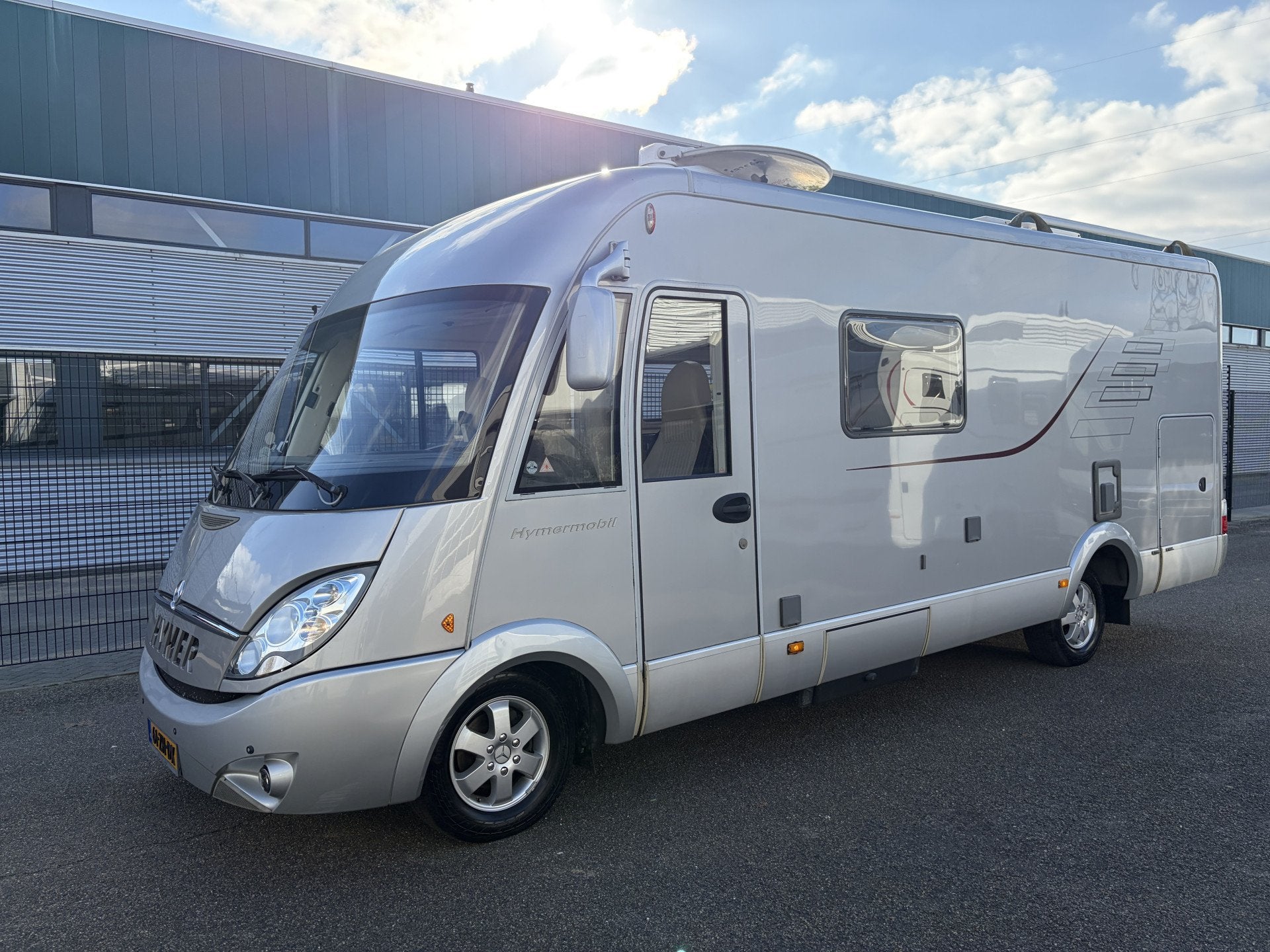 Hymer B 660 SL Mercedes 3.0 V6 184pk Aut Luchtvering extra W, Caravans en Kamperen, Galliersweg 39
5349AT  OSS, NL, 7 tot 8 meter