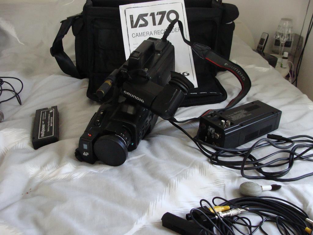 GRUNDIG CAMERRA RECORDER VS170, Ophalen of Verzenden, VHS of SVHS, Camera