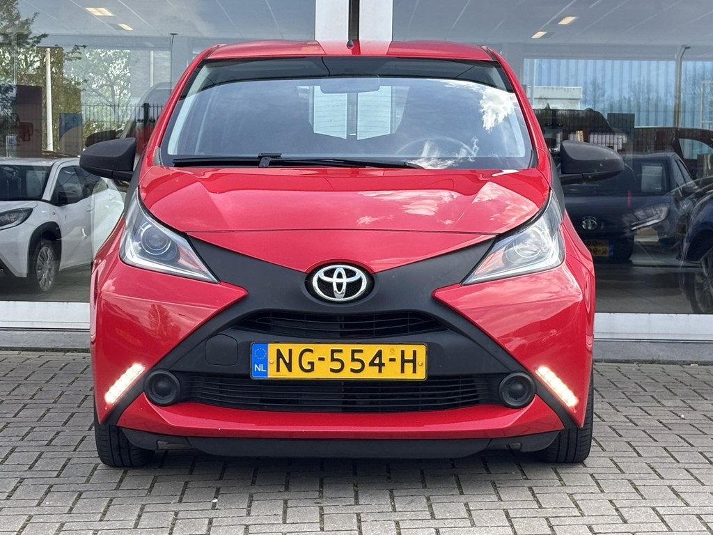 Toyota Aygo 1.0 VVT-i x-fun | Airco | Mulitmedia scherm, Auto's, Toyota, Voorwielaandrijving, Stof, Gebruikt, Euro 6