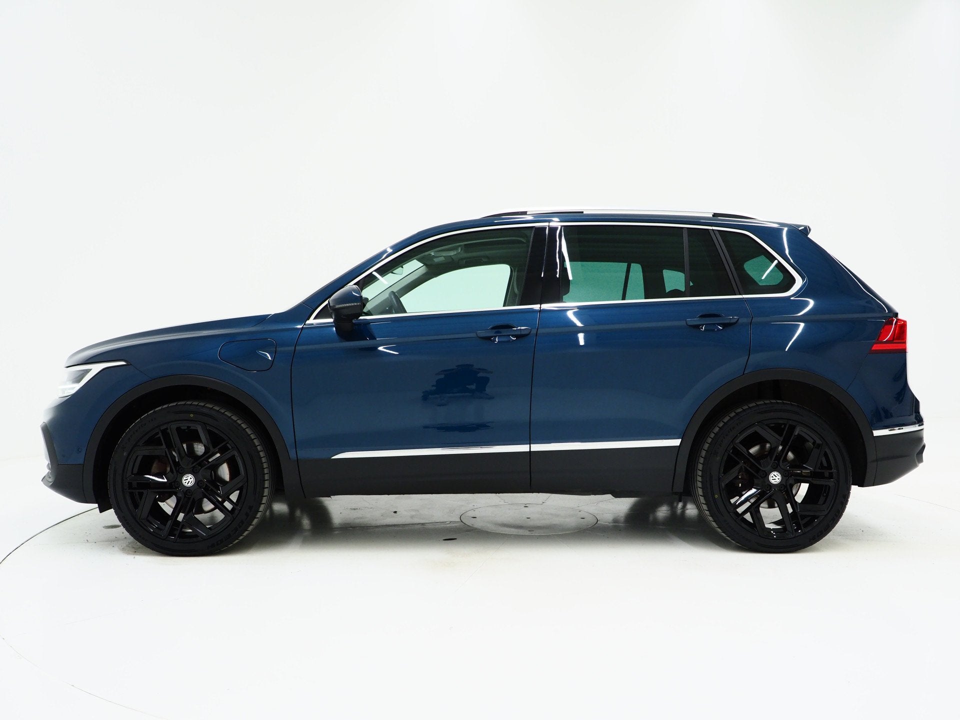 Volkswagen Tiguan 1.4 TSI eHybrid Elegance Exclusive | Panor, 1716 kg, Gebruikt, Zwart, 4 cilinders