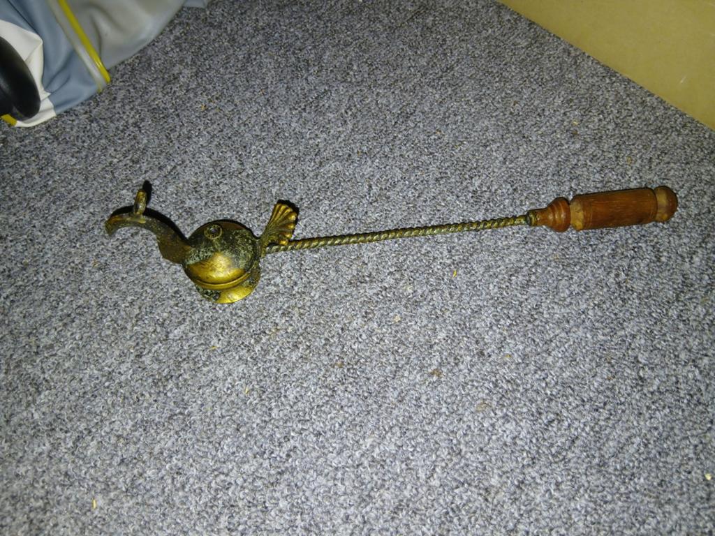 Antieke kaarsendover, Ophalen