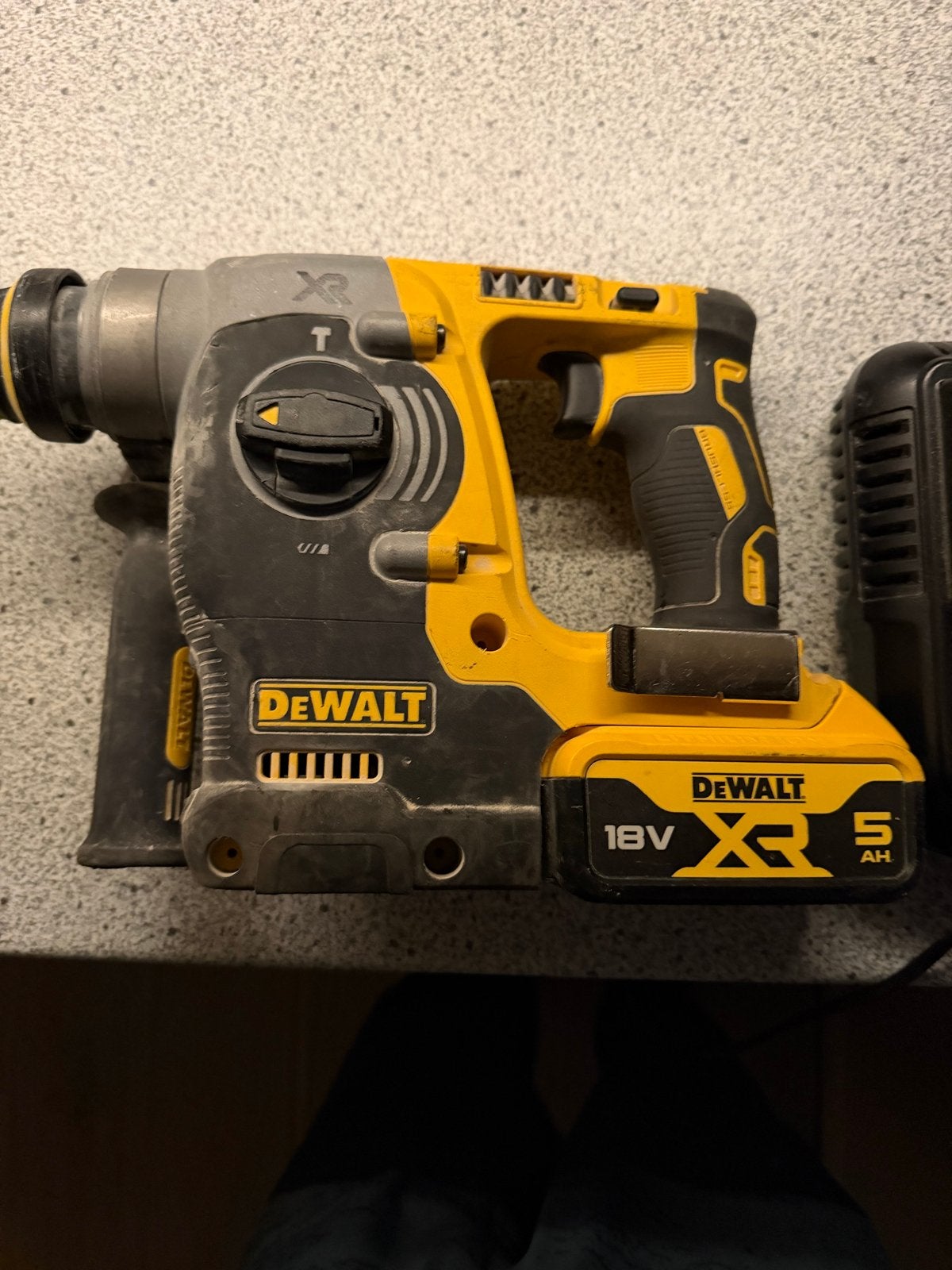 DeWalt DCH273 18V XR SDS-Plus Boorhamer met accu en lader, Boor- en/of Breekhamer, Ophalen of Verzenden, Klopboormechanisme, Gebruikt